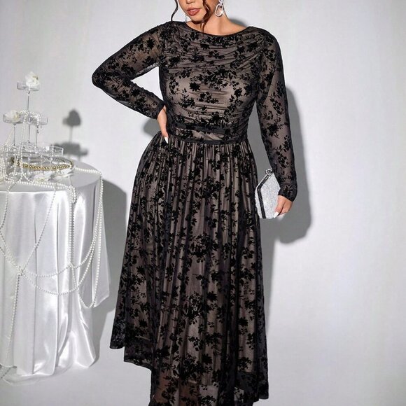 Black Women's Elegant Long Sleeve Stretch Plus Size Prom Dress - Picture 5 of 8